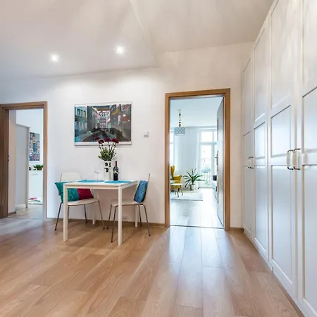 Hello Amazing River View 4 Bedrooms & Balcony Apartament